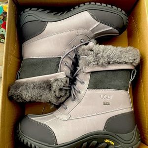 UGG Australia Womens Boots Brand New/ Never Worn